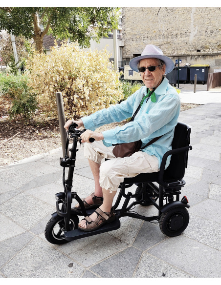 BOLA trottinette électrique 3 roues PMR stable avec guidon haut